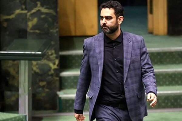 ثابتی زیر تیغ انتقادها، از سردار سلیمانی خرج می کنید و به سیره اخلاقی او بی‌توجهید