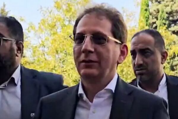 نامه جنجالی احمدی‌نژاد به بانک مرکزی لو رفت: «به زنجانی پول بدهید یا برکنار می‌شوید!