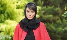 رونمایی از کیف عجیب و غریب مینا وحید در اکران فیلم / خانم بازیگر همه را شوکه کرد !