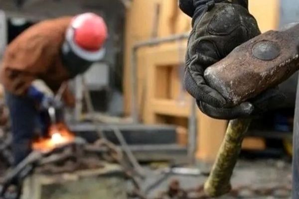 کارگران ساختمانی در بلاتکلیفی؛ بیمه‌ای که روی هواست!