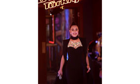 استایل خاص این خانم خواننده دل ایرانی ها را برد + عکس ها