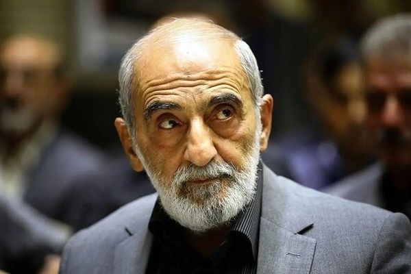 سگ‌ها را گشوده‌اند چرا سنگ‌ها را بسته‌اید؟!