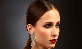 با معنی گوشواره در گوش راست زنان بیشتر آشنا شوید

