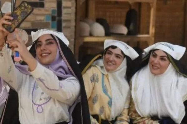 فیلمی تکان‌دهنده از پشت صحنه سریال بامداد خمار؛ رازهای عمارت بصیرالملک و دکان نجاری رحیم!