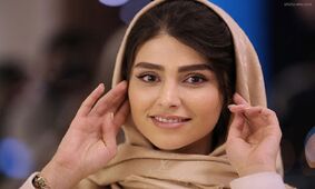 خنده های از ته دل لاله مرزبان در جشن تولدش / همه چیز ساده و شیک !