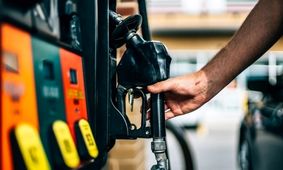 بنزین سوپر وارداتی چند؟ قیمت جدید غافلگیرتان می‌کند!