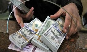 دارندگان دلار،حاضر به فروش نیستند؛ قیمت دلار بالا رفت