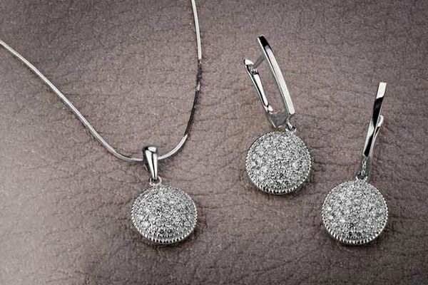 چگونه از تغییر رنگ طلا سفید جلوگیری کنیم؟