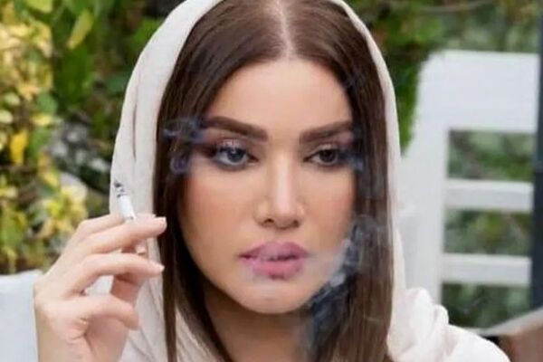 عکس لورفته از استایل خیابانی تازه عروس معروف سینمای ایران با گل آفتابگردان