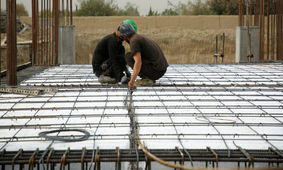 جامعه کارگری در حال غرق شدن است / بار مالی وام‌ های سنگین بر دوش کارگران !
