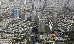 افزایش قیمت ملک با دست‌به‌دست شدن دلار میان املاکی‌ها و مالکان + عکس