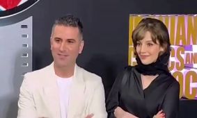 هوتن شکیبا با اقدامی عجیب در جشن سینما، مهسا حجازی را حیرت‌زده کرد!