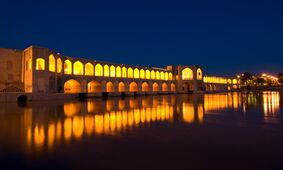 کولاک فیلم رقص زن و مردان ایرانی در پل خواجوی اصفهان / همه غوغا کردند ! 