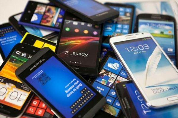 زنها هم موبایل‌قاپ شدند / پیشتازی بانوی اصفهان!