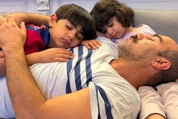 ویدئو: چیدمان رویایی منزل محسن تنابنده، نقی معمولی پایتخت! از آباژور طلایی تا کابینت‌های مدرن