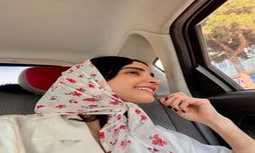 پز الهه حصاری با گوشی جدیدش سوژه شد