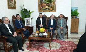 دیدار افشین خانی با خانواده اولین شهید بانک صادرات ایران/ تاکید بر الگوبرداری از سیره شهدا در خدمت‌رسانی به مردم