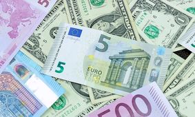 دلار در مرکز مبادله و صرافی‌ها امروز دوشنبه ۲۵ اردیبهشت ۱۴۰۲ چند ؟  + جدول