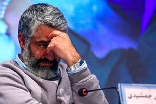 اشک‌های سوزناک پژمان جمشیدی در محوطه زندان: خدا اعتبار هیچکس را زمین نزنه !