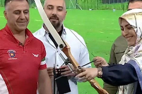 اتفاق غیرمنتظره در تلویزیون: مجری صداوسیما تیراندازی کرد! +فیلم