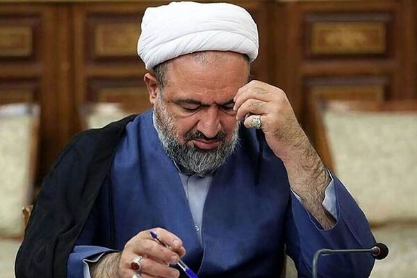 حواشی پایان‌ناپذیر رسایی / چه کسی کانال تلگرامی او را اداره می‌کند؟