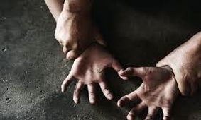 تجاوز پدر کثیف به 3 دختر معلول ذهنی اش / 41 سال همخواب این مرد پلید بودند !