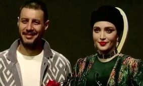 اشک و احساسات بهنوش طباطبایی در لحظه دریافت جایزه از جواد عزتی! + فیلم