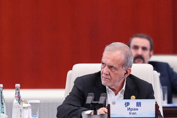 عکسی از حضور دختر پزشکیان در مراسم روز پیروزی چین، کنار رهبران جهانی
