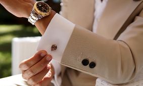 قوانین خوش تیپی مردان با ست کردن دکمه سردست و کت شلوار