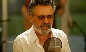 ماچ و بوسه معین با همسر خیلی زیبایش / رونمایی خواننده خوش صدا از ستاره جوان + عکس