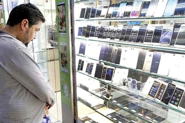 بازار گوشی در تسخیر قیمت‌های نجومی؛ آیفون و سامسونگ چند؟ +جدول