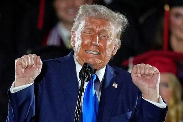 کشور دوست و همسایه ایران به آغوش ترامپ رفت! + جزئیات توافق تجاری