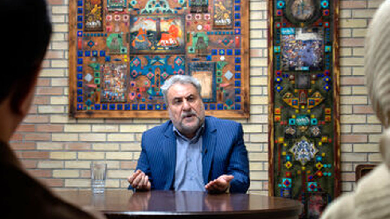طعنه سنگین فلاحت پیشه به پزشکیان: گویا این گردن مرم بود که هنگام انتخابات گرو گذاشته شد