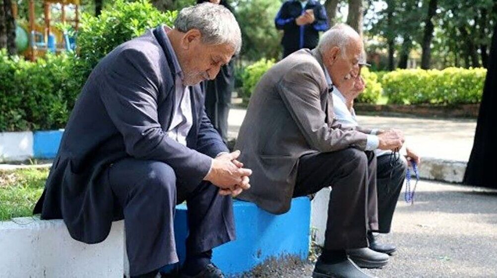 بازنشستگان  در انتظار وام / گلایه بازنشستگان از باز نشدن سایت ثبت نام 