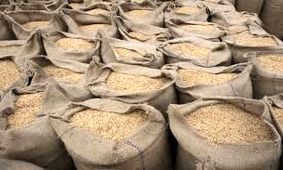 اتفاقی عجیب در بازار / معاوضه برنج با خودرو !