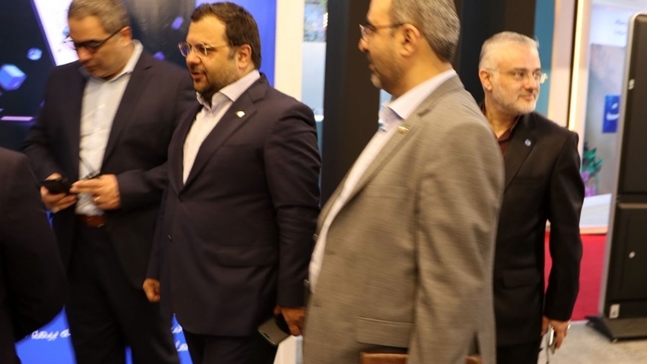 بازدید رییس مرکز روابط عمومی وزارت اقتصاد از غرفه بیمه ایران