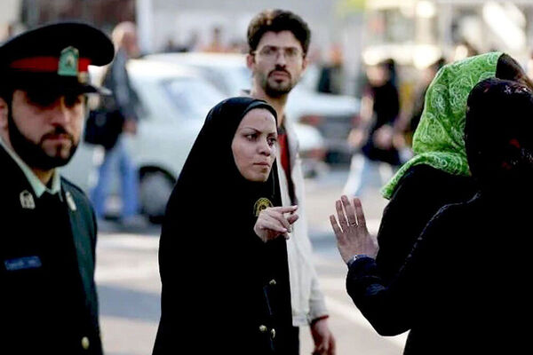 خسروپناه: مسئله حجاب را نمی‌توان با تصمیم‌های احساسی حل کرد