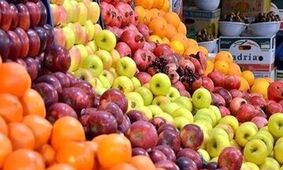 هلو و انجیر لوکس شدند/ افزایش بی‌سابقه قیمت میوه‌های تابستانی!