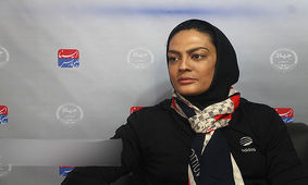 عکس خیلی متفاوت از شهربانو منصوریان در دبی ! / پالتو پلنگی و موهای بلوند !