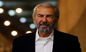 این زن خیلی خوشتیپ مادر فرامرز قریبیان است / هیچ کس باور نمی کرد !