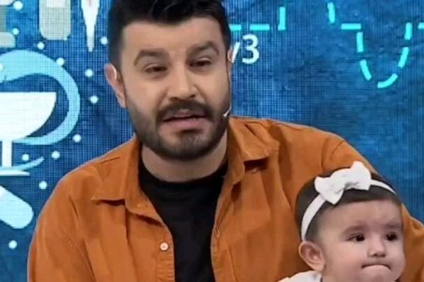 غافلگیری عجیب مجری معروف با نمایش دخترش در پخش زنده!