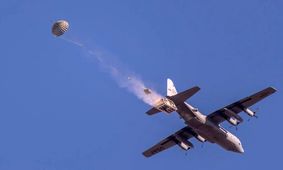 انتقال محموله های جنگی از هوا به زمین با ایربگ