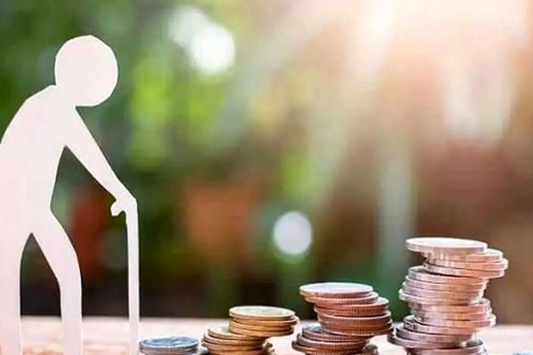 خبر خوش برای بازنشستگان افغان: پرداخت حقوق ۱۵۰ هزار نفر آغاز شد