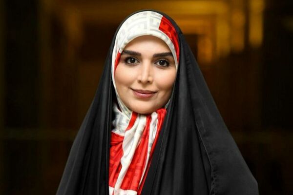 ژست‌های خاص مژده لواسانی در جشن امضای کتاب +فیلم