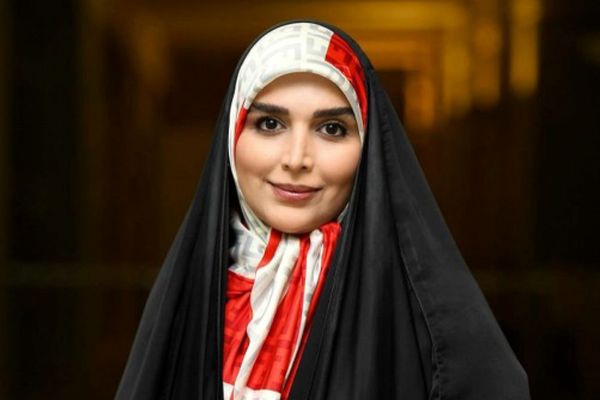 ژست‌های خاص مژده لواسانی در جشن امضای کتاب +فیلم