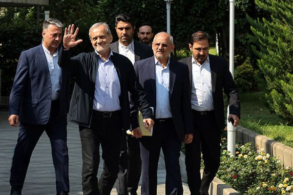 یک سال سیاست داخلی دولت: دستاوردها و چالش‌ها