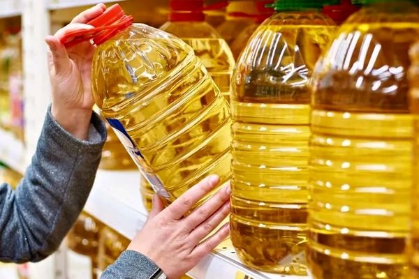 پشت پرده فروش اجباری در بازار / روغن در ازای تن‌ماهی و رب! 