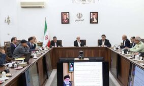 عارف: مردم از تنش‌ها خسته شده‌اند، نباید با معیشت آنها بازی کرد