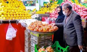  قیمت های جدید در بازار میوه اعلام شد / سیب‌زمینی ۶۰ و توت‌فرنگی ۳۰۰ هزار تومان! 