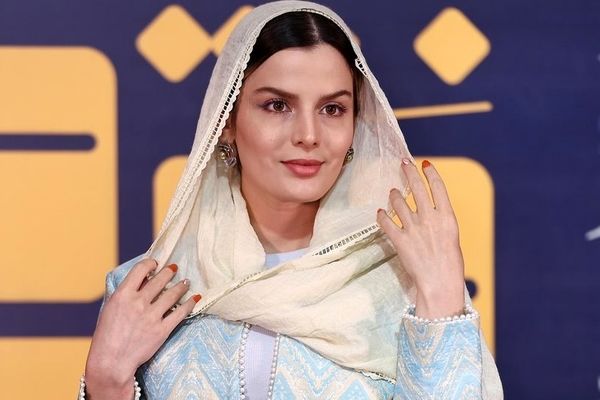 تصاویر جذاب از تیپ شیک بازیگران در مراسم خصوصی «بچه مردم»